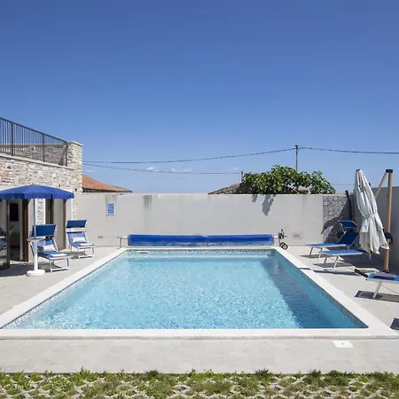 فيلة 6-bedroom With Heated Pool Near Pula *