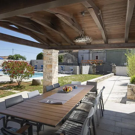فيلة 6-bedroom With Heated Pool Near Pula