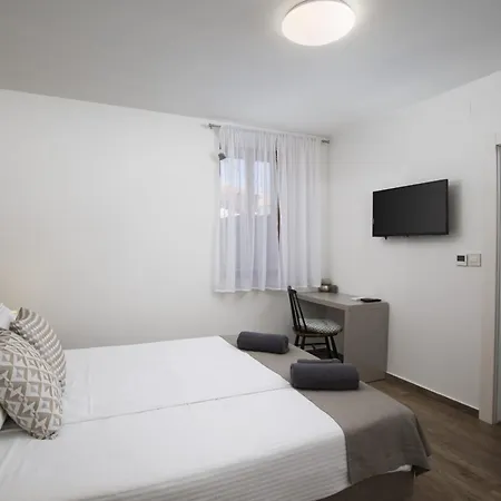 6-bedroom With Heated Pool Near Pula * Valtura