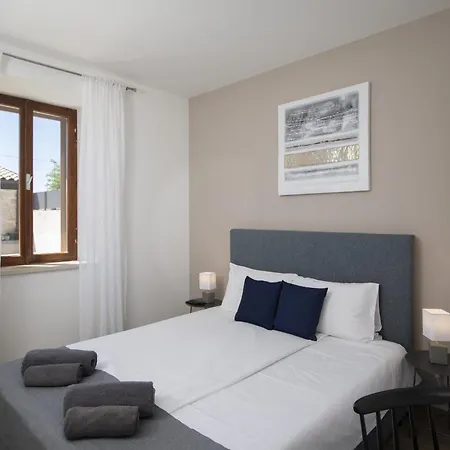 6-bedroom With Heated Pool Near Pula Valtura