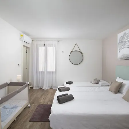 6-bedroom With Heated Pool Near Pula Valtura