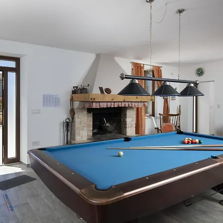 6-bedroom With Heated Pool Near Pula Valtura