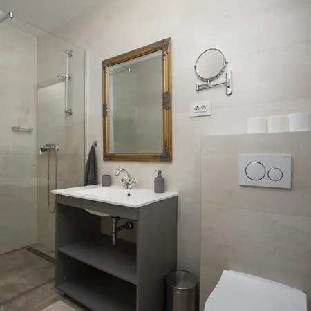 6-bedroom With Heated Pool Near Pula * Valtura