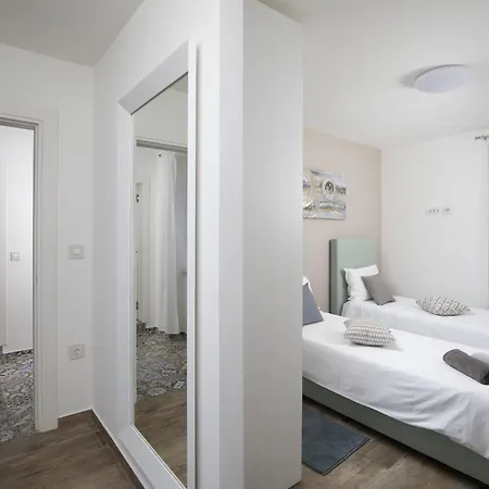 Villa 6-bedroom With Heated Pool Near Pula *