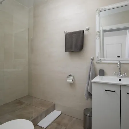 6-bedroom With Heated Pool Near Pula Valtura