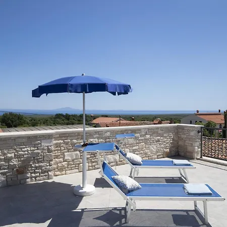 6-bedroom With Heated Pool Near Pula *