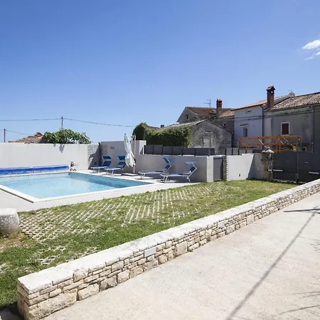 6-bedroom With Heated Pool Near Pula